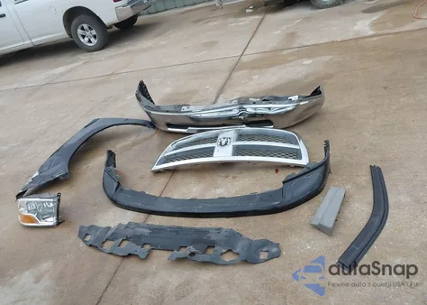 2010 Dodge Ram 1500 Slt/Sport/Trx z USA, uszkodzony, nr VIN 1D7RB1GPXAS127571